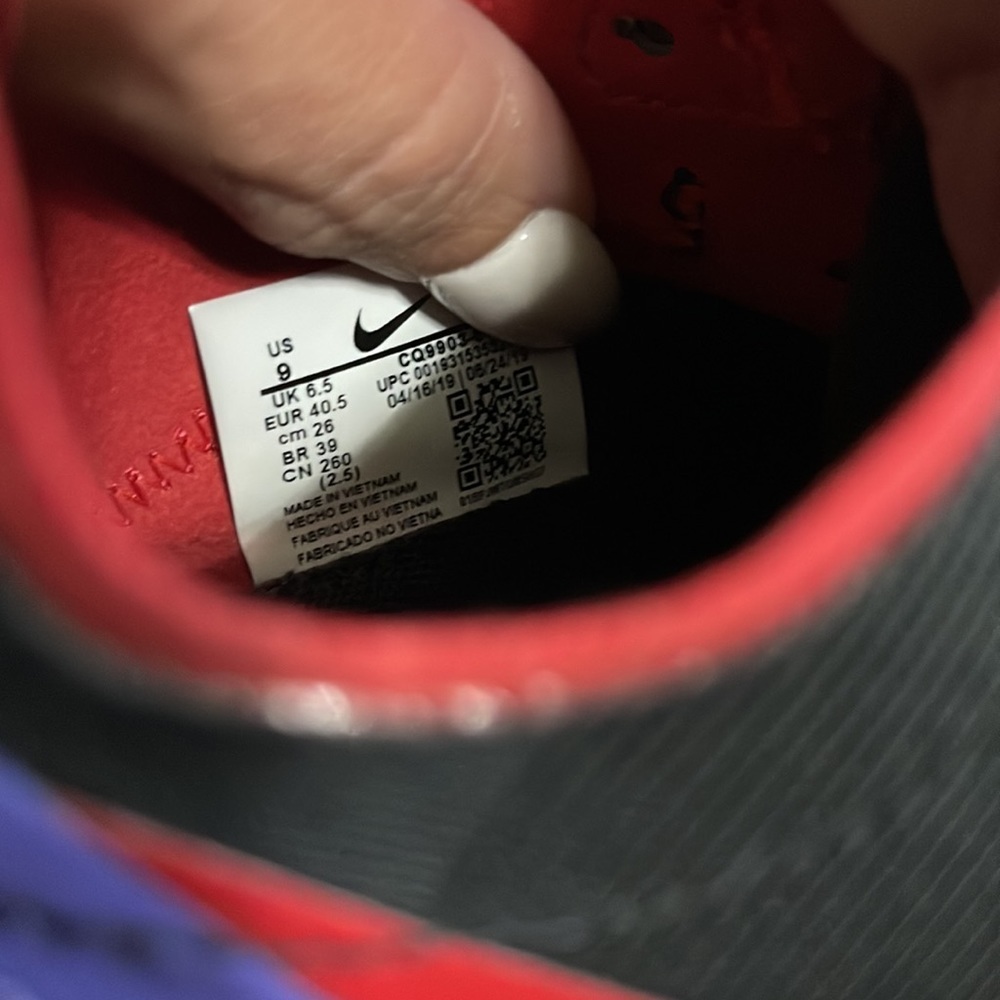 Nike athletic shoes - Picture 4 of 4